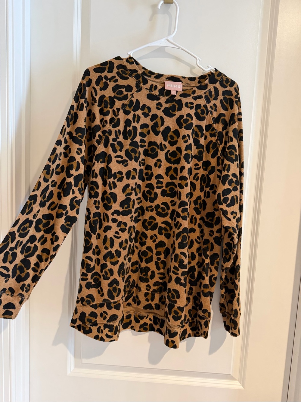 Show Me Your MuMu Womens Leopard Print Long Sleeve lightweight sweatshirt